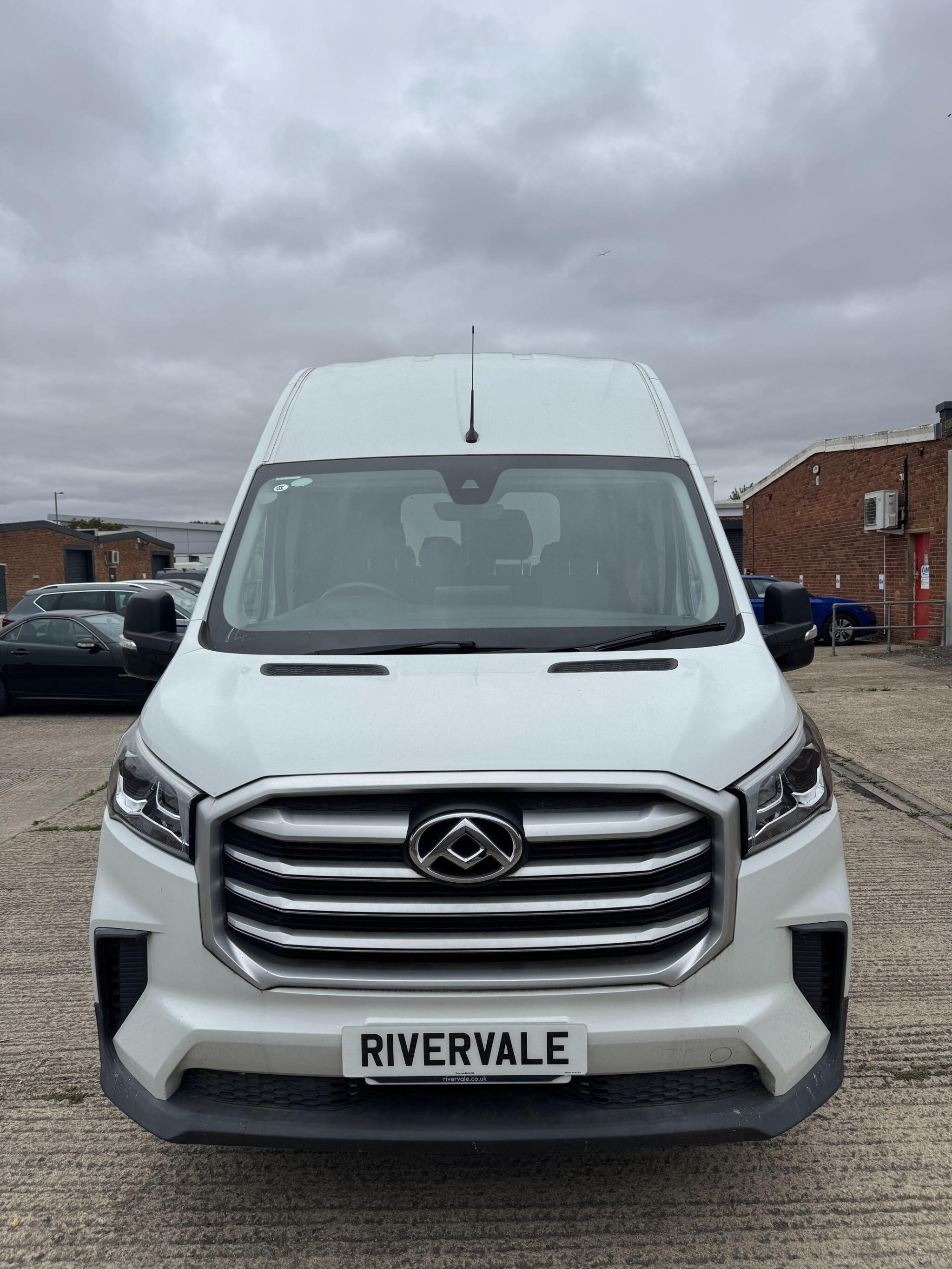 Maxus Deliver 9 image 1